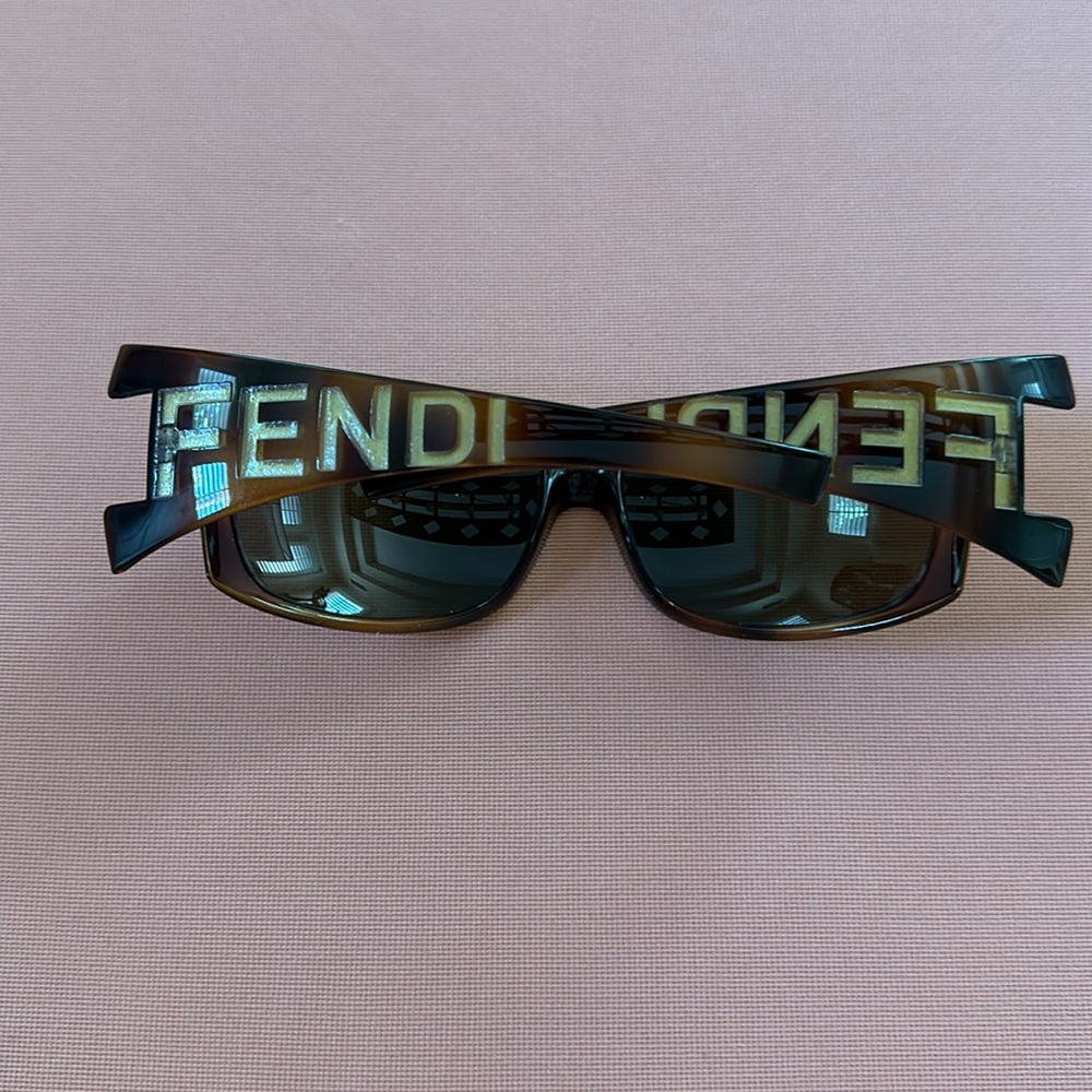 New Fendi Oversized Brown/Gold Sunglasses. - Picture 5 of 10
